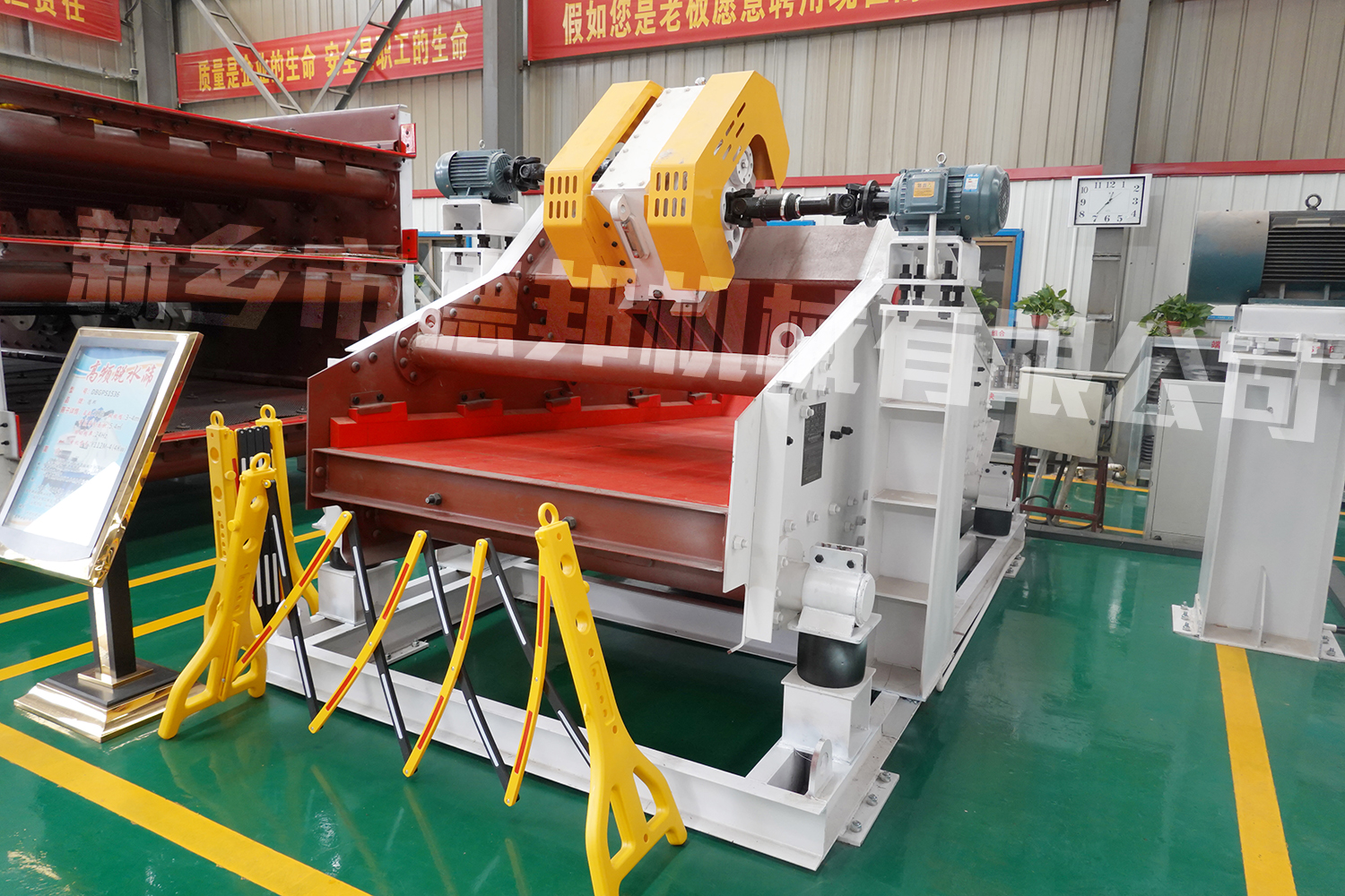 脫水篩（又稱(chēng)尾礦干排振動(dòng)篩、精煤脫水篩）